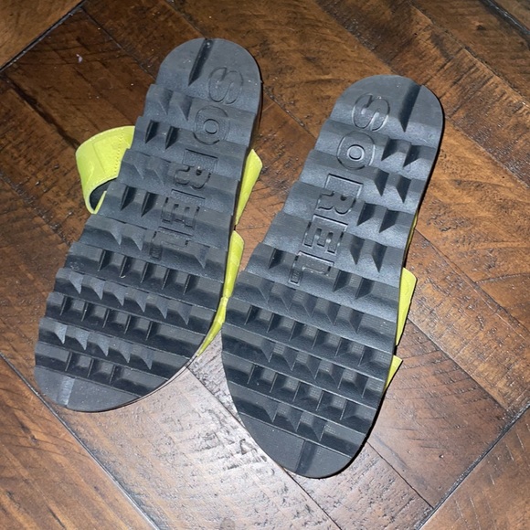 🌼💛🐥☀️Neon yellow platform sandals from Sorel - Picture 3 of 3